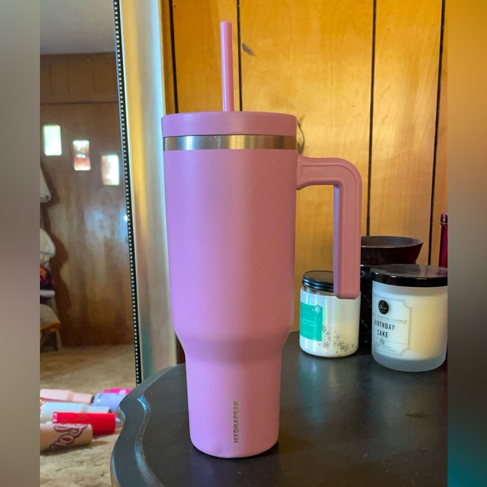 40 oz Hydrapeak tumbler-small dent on the bottom